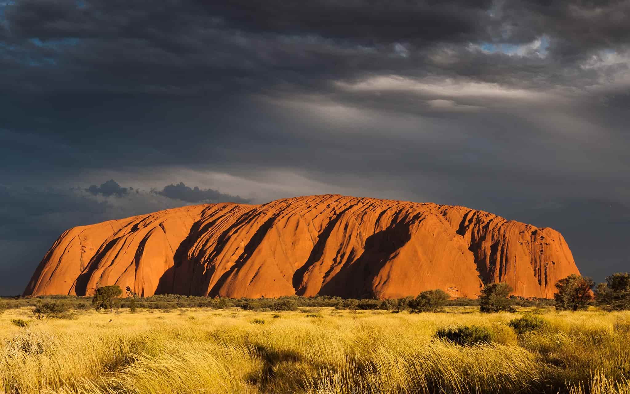 đá uluru úc-min.jpg